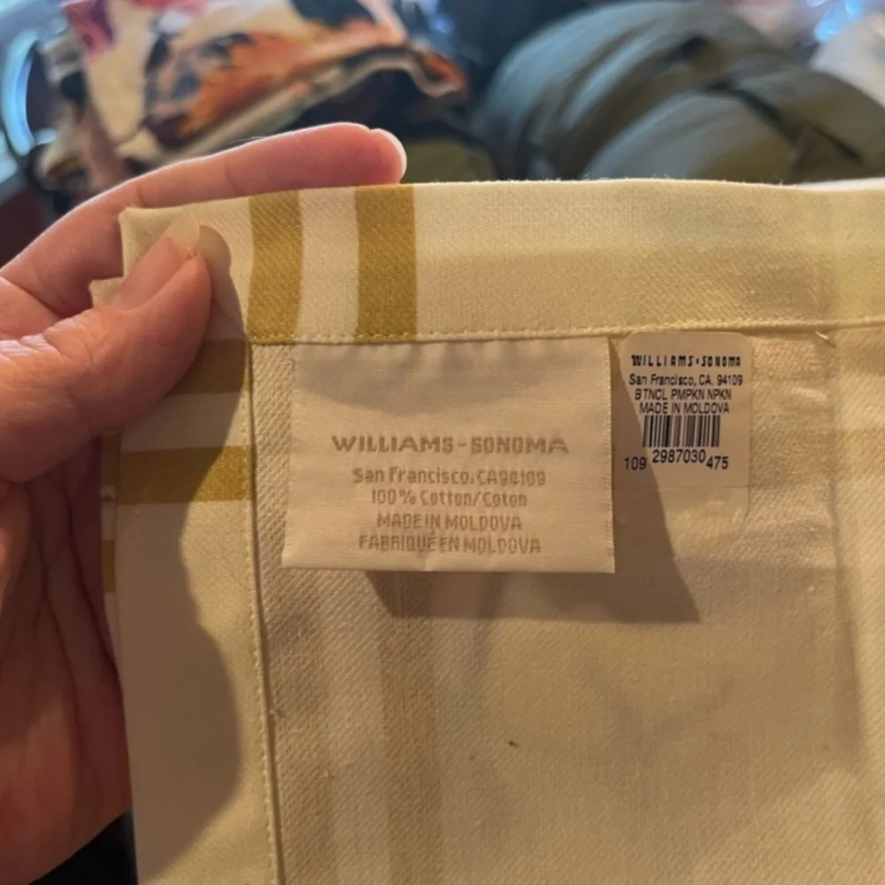 Williams Sonoma Botanical Pumpkin Dinner Napkin